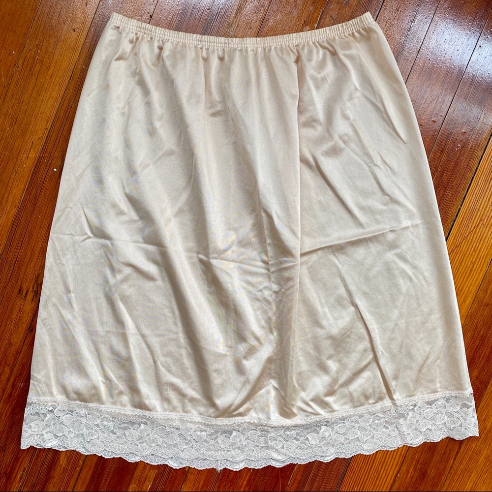 Vintage Henson Kickernick Nude Skirt Slip